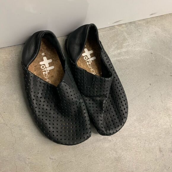 TOTZ SHOES BLACK CORK FLATS SIZE‎ 5.5 - Picture 1 of 5